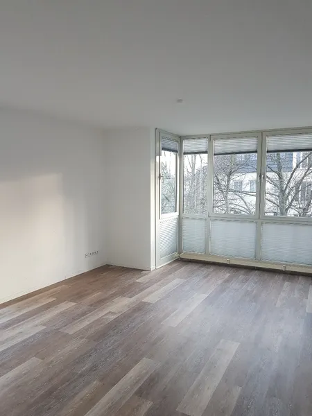 Attraktive 2-Zimmer-Wohnung mit ca. 70 m² und Stellplatzoption in Berlin-Mariendorf — photo 1